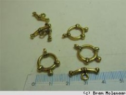 Goudkleurige kapitelslotje 3 per 5 stuks - #227